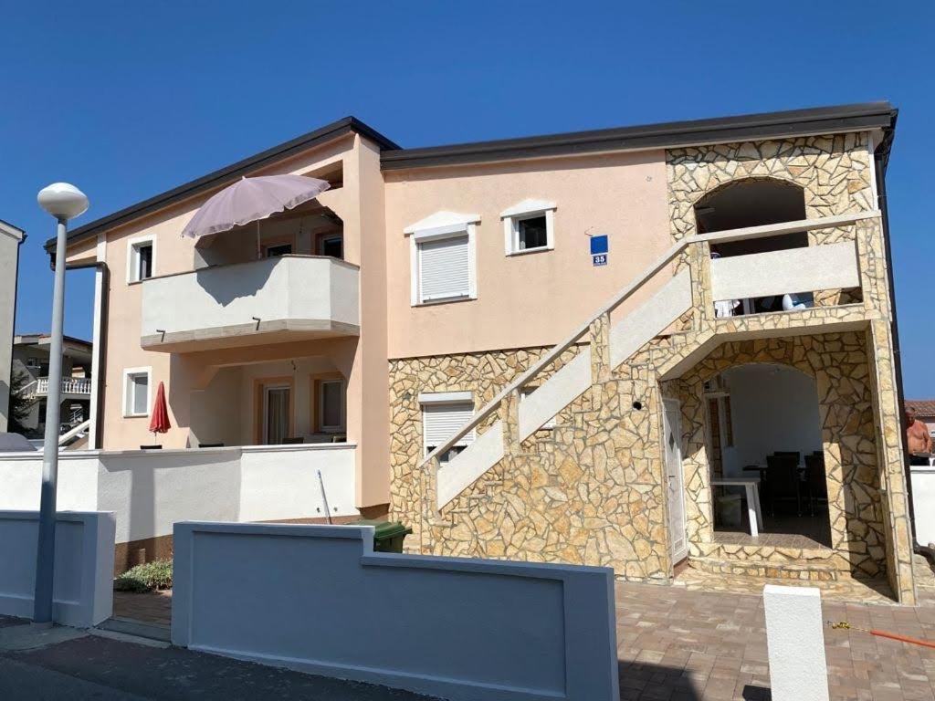 Apartmani Darija Vir Εξωτερικό φωτογραφία