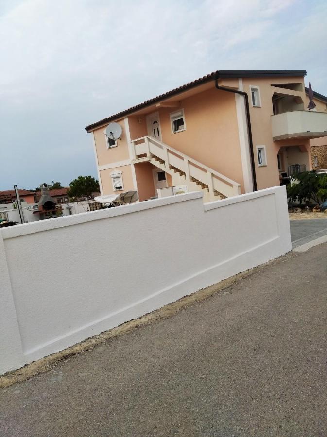 Apartmani Darija Vir Εξωτερικό φωτογραφία